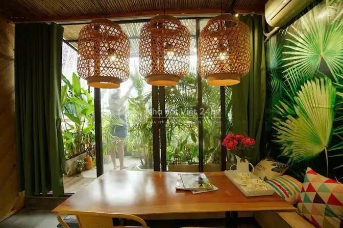 Cho thuê căn hộ tầng 4 phố Châu Long, 50m2 + sân vườn, đủ đồ đẹp