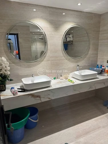 Bán căn hộ cao cấp tầng trung, diện tích 132 m2, Phường Bạch Mai