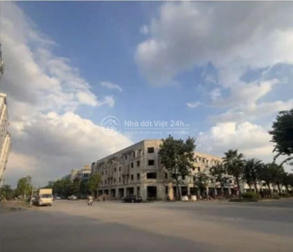 CHo thuê biệt thự 4 tầng xây thô hoàn thiện mặt ngoài giá tốt