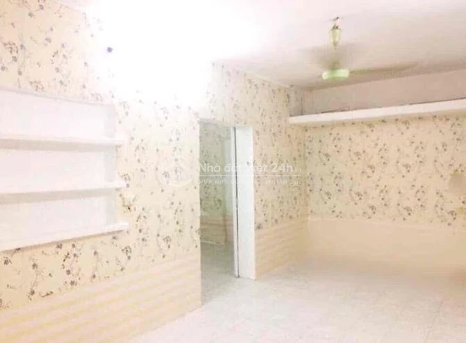 Cho thuê căn hộ tập thể tầng 1.Hoà Bình 7 phường Bạch Mai. Diện tích 6