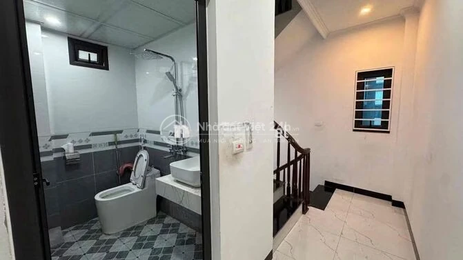 CHO THUÊ NHÀ NGUYÊN CĂN 5Tx3PN TỔ 12 YÊN NGHĨA - FULL ĐỒ - Ô TÔ ĐỖ CỬA