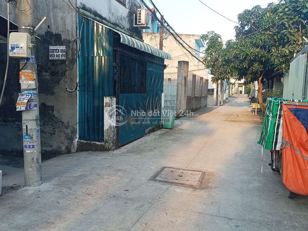 Nhà 3,3x5m hẻm thông trước nhà 2,8 ra 9m là hẻm xe tải