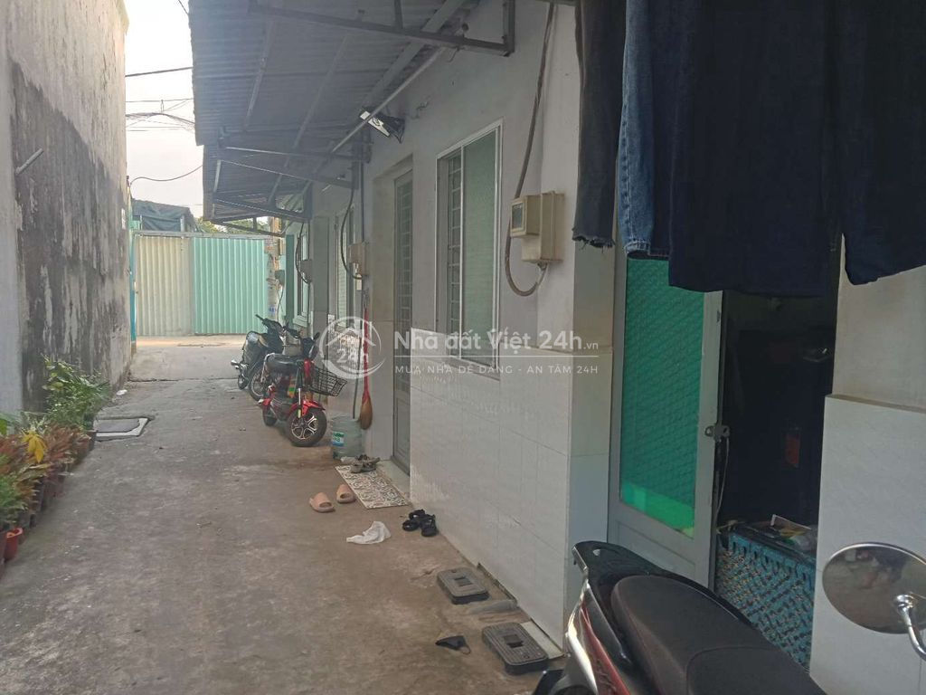 Nhà 3,3x5m hẻm thông trước nhà 2,8 ra 9m là hẻm xe tải