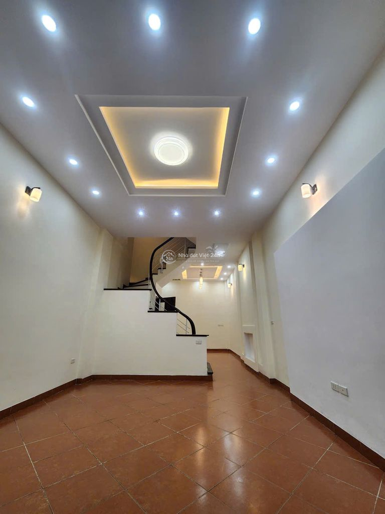 🏡 Bán Nhà 49m2 Đê La Thành, Ô Chợ Dừa, Đống Đa, Giá 8.9 Tỷ