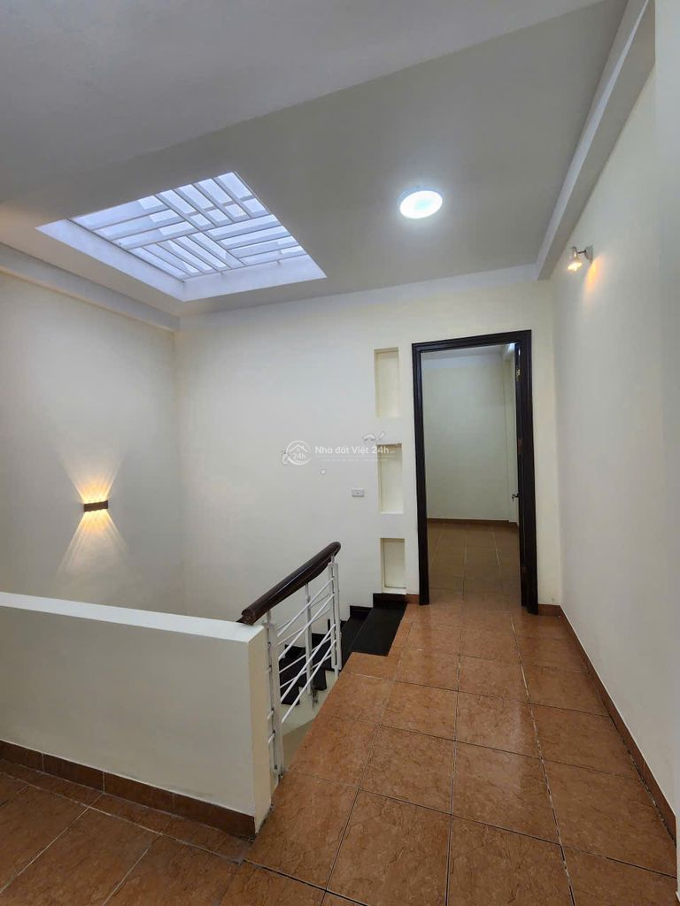 🏡 Bán Nhà 49m2 Đê La Thành, Ô Chợ Dừa, Đống Đa, Giá 8.9 Tỷ