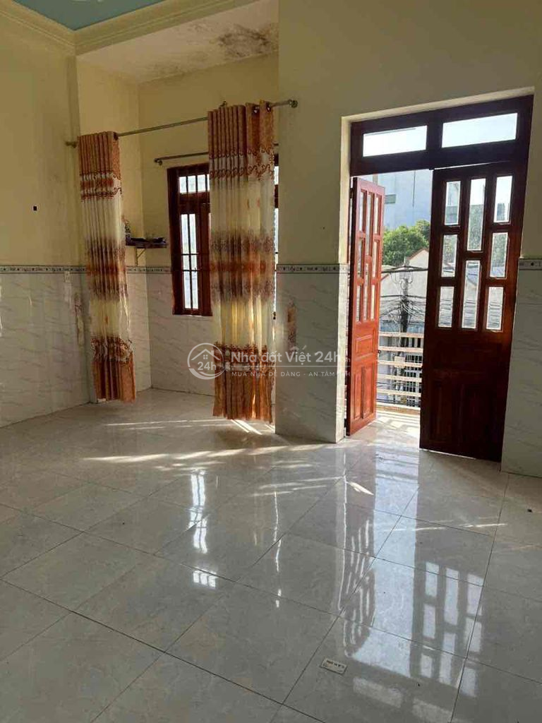 cần bán căn nhà 1 trệt 1 lầu dt 150m2 full thổ cư