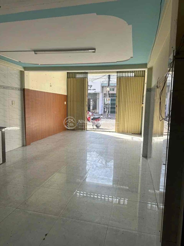 cần bán căn nhà 1 trệt 1 lầu dt 150m2 full thổ cư