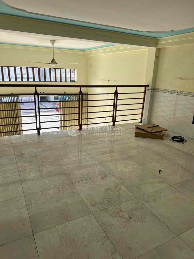 cần bán căn nhà 1 trệt 1 lầu dt 150m2 full thổ cư
