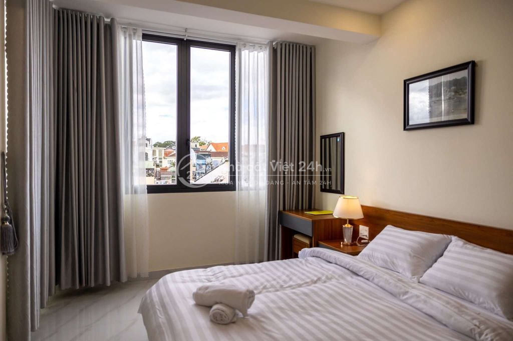 Cho thuê CHDV full nội thất view mặt tiền, có thang máy, gần chợ ĐL