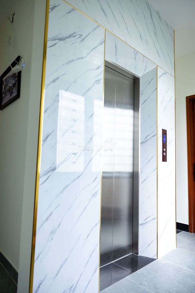 Cho thuê CHDV full nội thất view mặt tiền, có thang máy, gần chợ ĐL