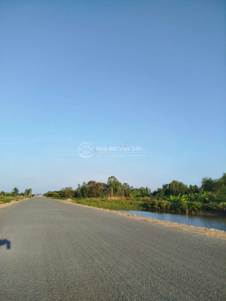 KẸT TIỀN GIẢM GIÁ BÁN GẤP ĐẤT NỀN 2MẶT TIỀN ĐƯỜNG LỘ ĐÔNG TÂY