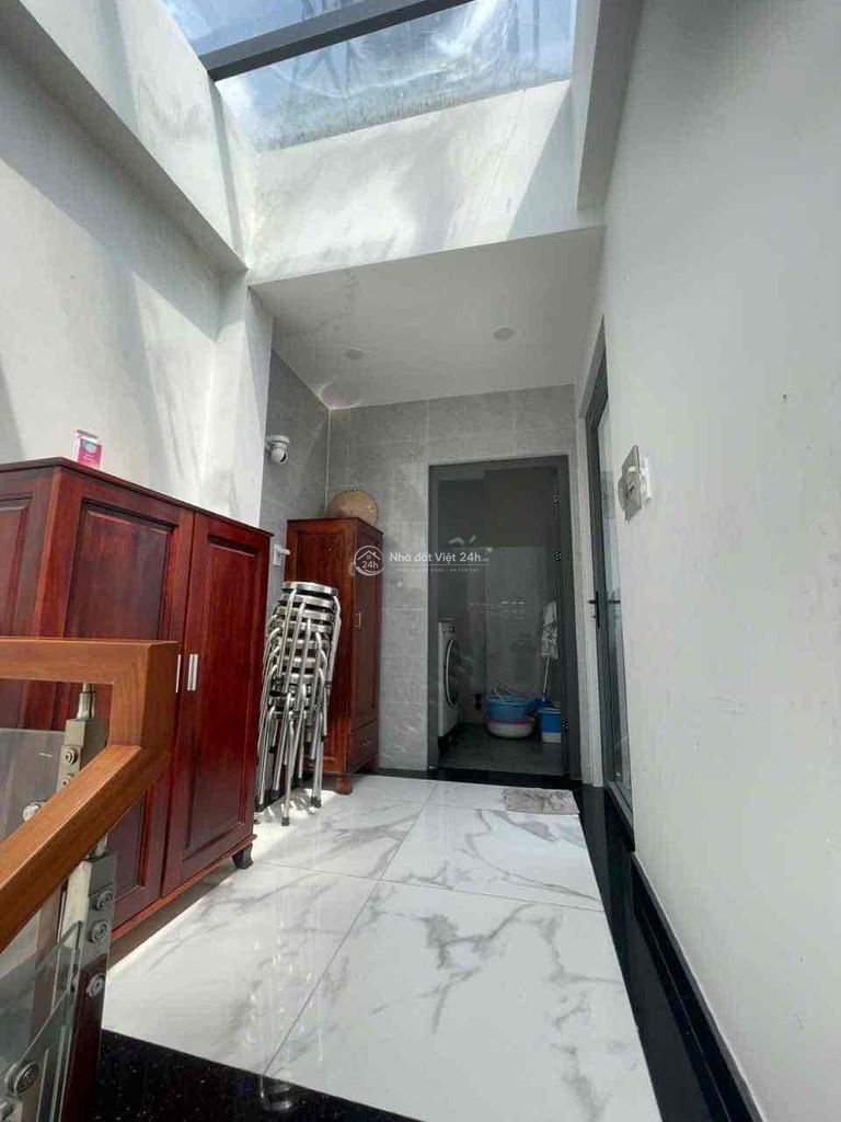 Nhà 1 trệt 2 lầu Full Nội Thất Xịn, đường xe tải gần Lã Xuân Oai Q.9