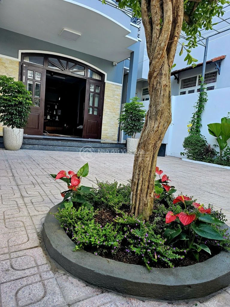 Biệt thự 197m² đất, Sổ hồng hoàn công, Full nội thất – 7 phút đến biển
