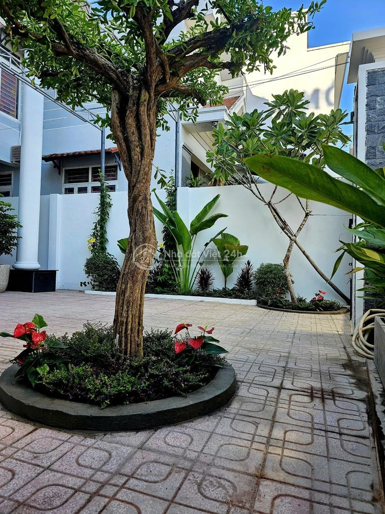 Biệt thự 197m² đất, Sổ hồng hoàn công, Full nội thất – 7 phút đến biển