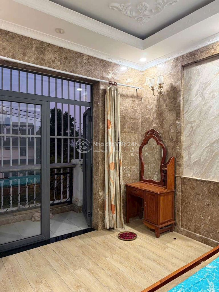 bán nhà 1 trệt 3 lầu mặt tiển đường tl40 ngay cổng trường học