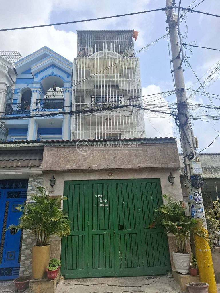 bán nhà 1 trệt 3 lầu mặt tiển đường tl40 ngay cổng trường học