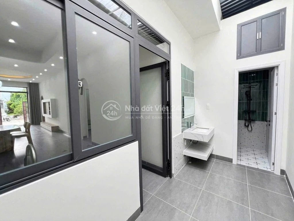 VỀ QUÊ BÁN LẠI CĂN NHÀ CẤP 4 MỚI XÂY Ở RẤT KIÊN CỐ NGAY CHỢ THẠNH PHÚ