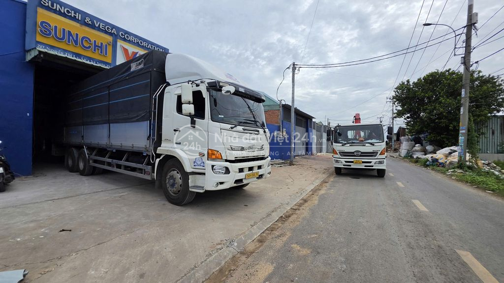 Bán nhà xưởng 20x45, xây full, mặt tiền Nguyễn Thị Ly, gần ngã 3 Giồng
