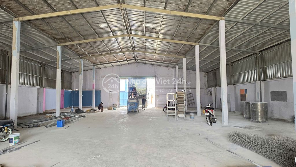 Bán nhà xưởng 20x45, xây full, mặt tiền Nguyễn Thị Ly, gần ngã 3 Giồng