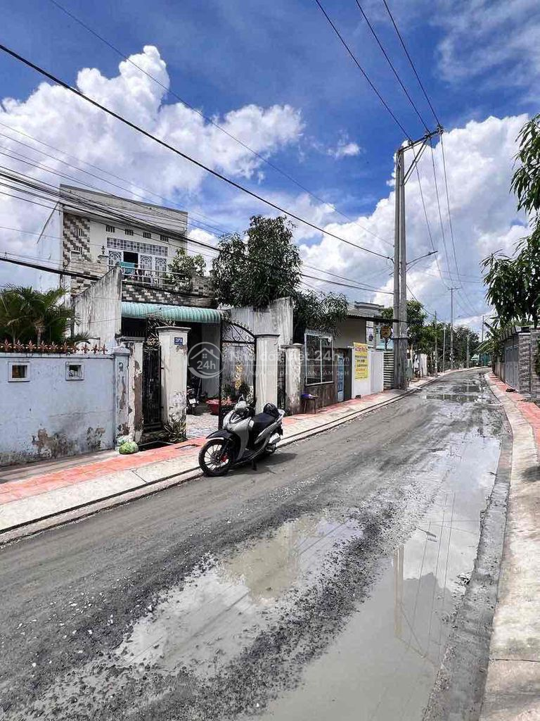 Mặt tiền ò mổ dẫn đến Trần Nam Phú