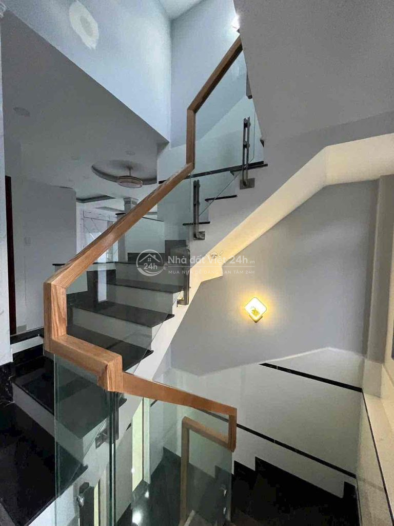 Nhà MTKD Lương Thế Vinh.DT:6.5 X 12m Trêt  2Lâu ST 4PN 4WC