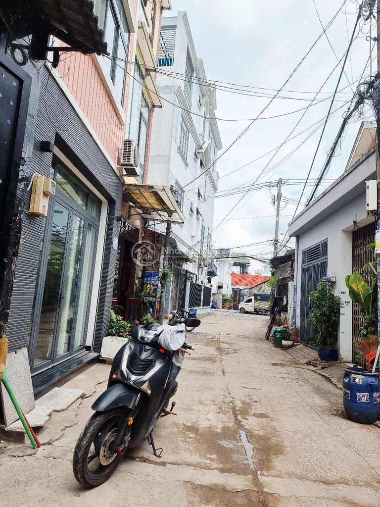 SIÊU PHẨM BÁN GẤP NHÀ SỔ HỒNG RIÊNG - HẺM XE TẢI LÊ VĂN KHƯƠNG 45m2