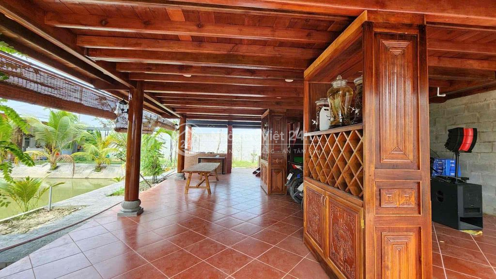 cần cho thuê nguyên khu homestay 3000m2 mặt tiền đường dt825 10 phòng