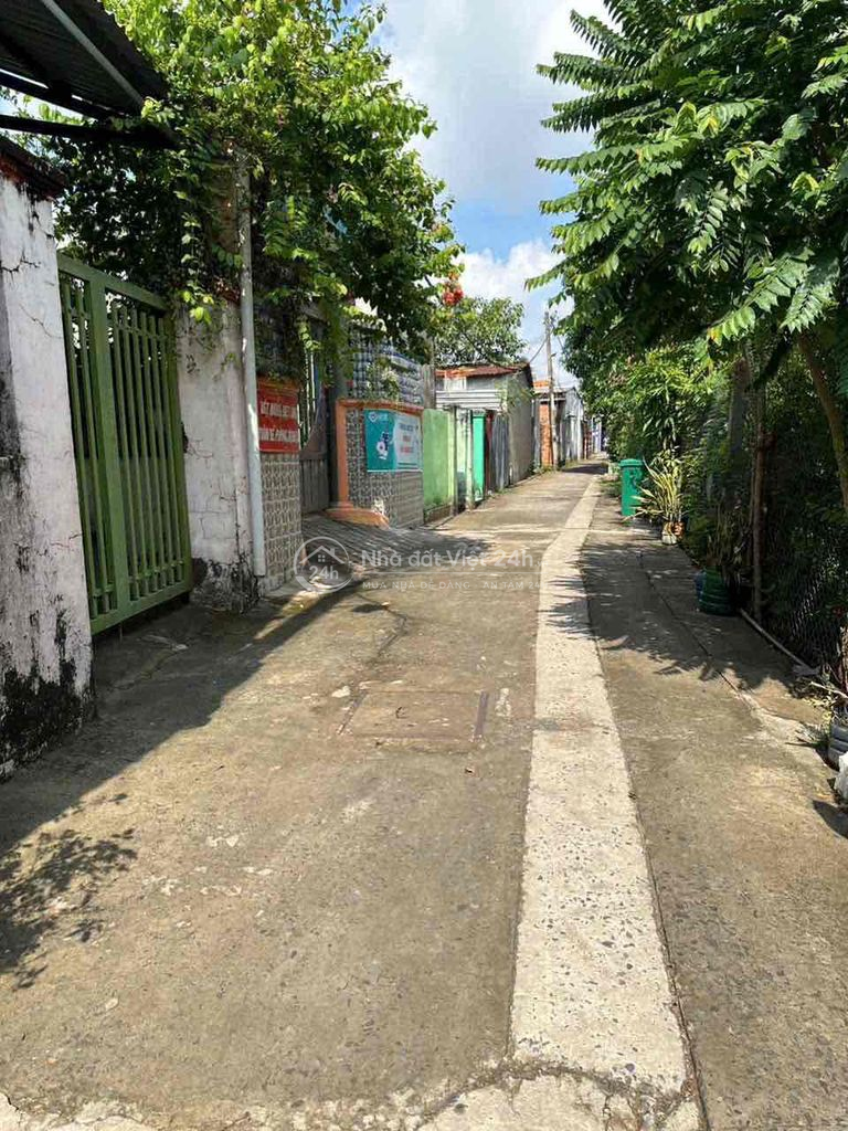 Bán lô đất thổ cư xã Bình Chánh, dt 90m2 giá 2.3tỷ, sổ hồng riêng