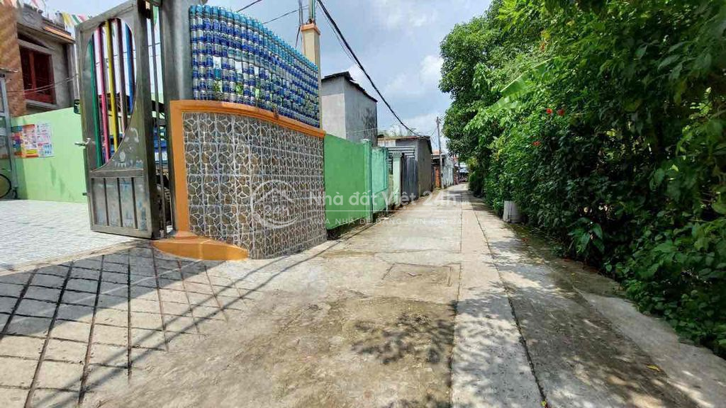 Bán lô đất thổ cư xã Bình Chánh, dt 90m2 giá 2.3tỷ, sổ hồng riêng