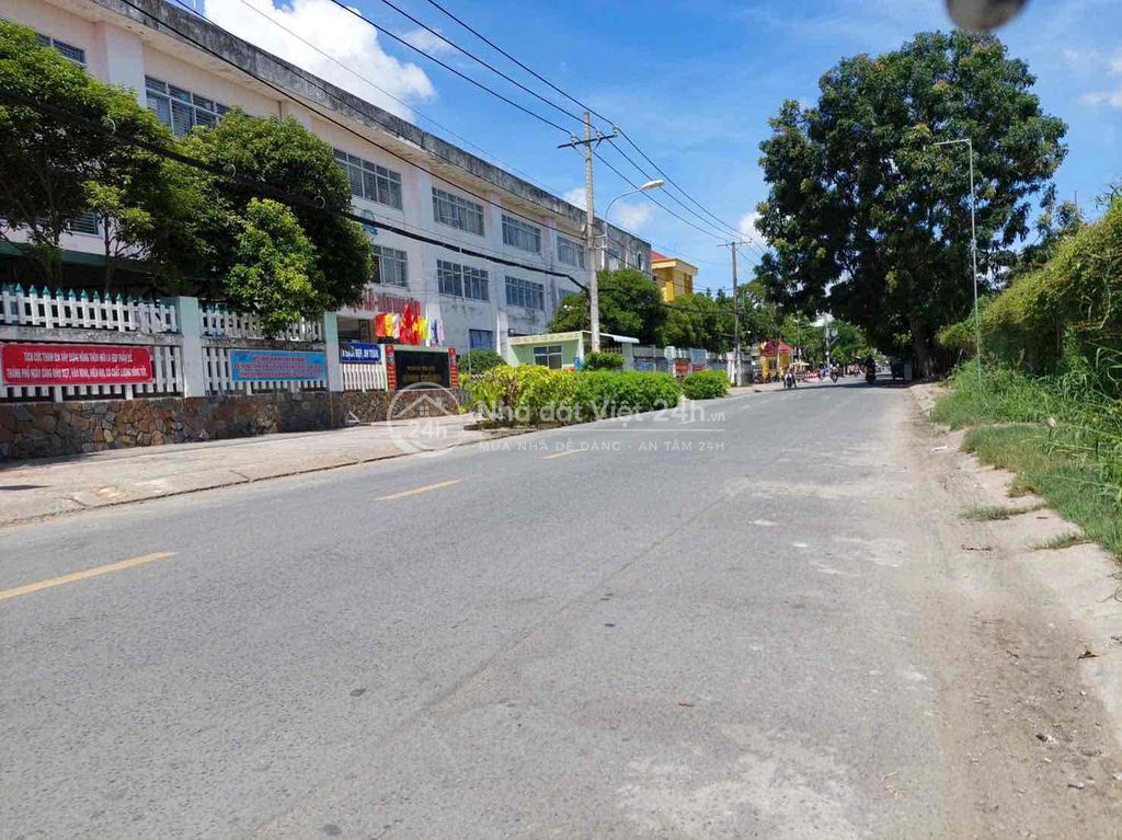 Bán lô đất thổ cư xã Bình Chánh, dt 90m2 giá 2.3tỷ, sổ hồng riêng