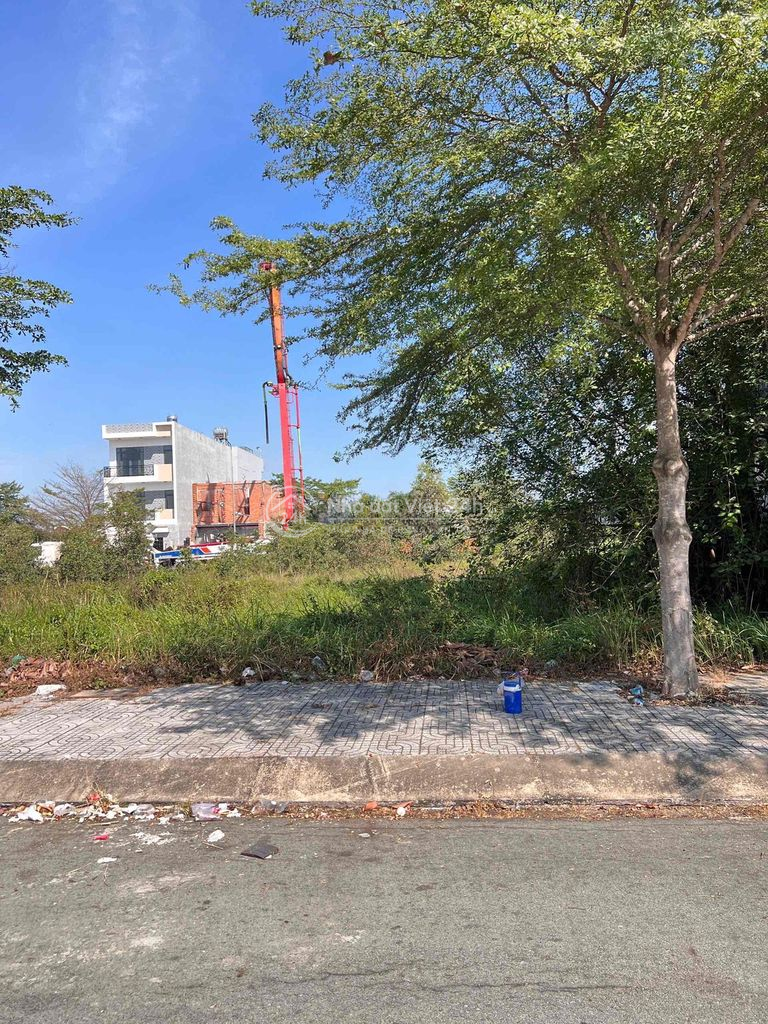 BÁN GẤP NỀN 6x17,5m VIEW HỒ ĐS.10 GIÁ SANG TÊN 2tỷ380