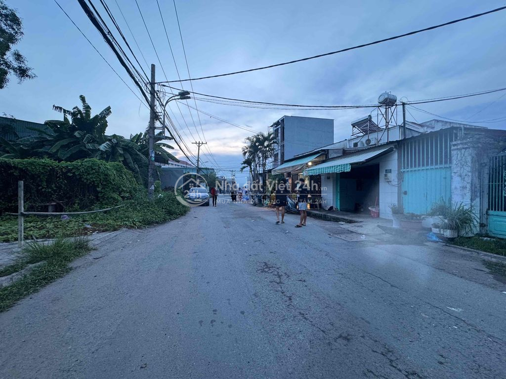cho thuê 5.000m2 đất trống đường Quốc Lộ 50 - sân thể thao Thành Long