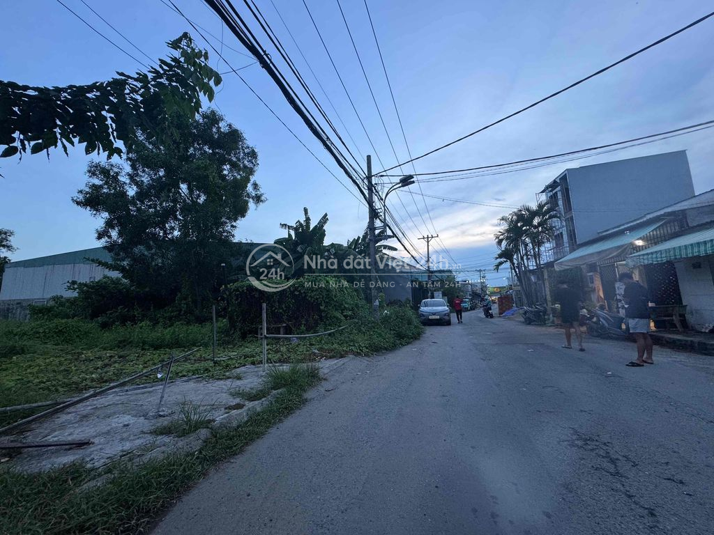 cho thuê 5.000m2 đất trống đường Quốc Lộ 50 - sân thể thao Thành Long