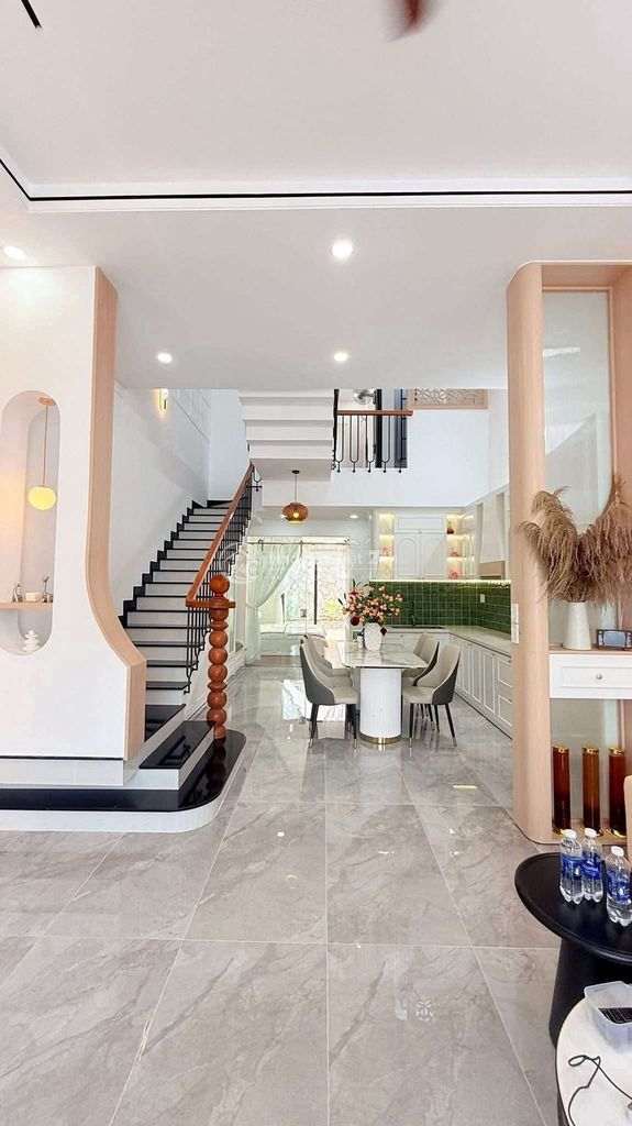 bán nhà mê lệch hiện đại mới 100% thôn 3 Cư Ebur