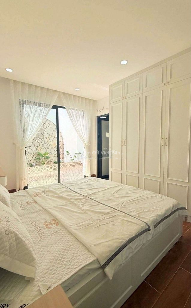 bán nhà mê lệch hiện đại mới 100% thôn 3 Cư Ebur