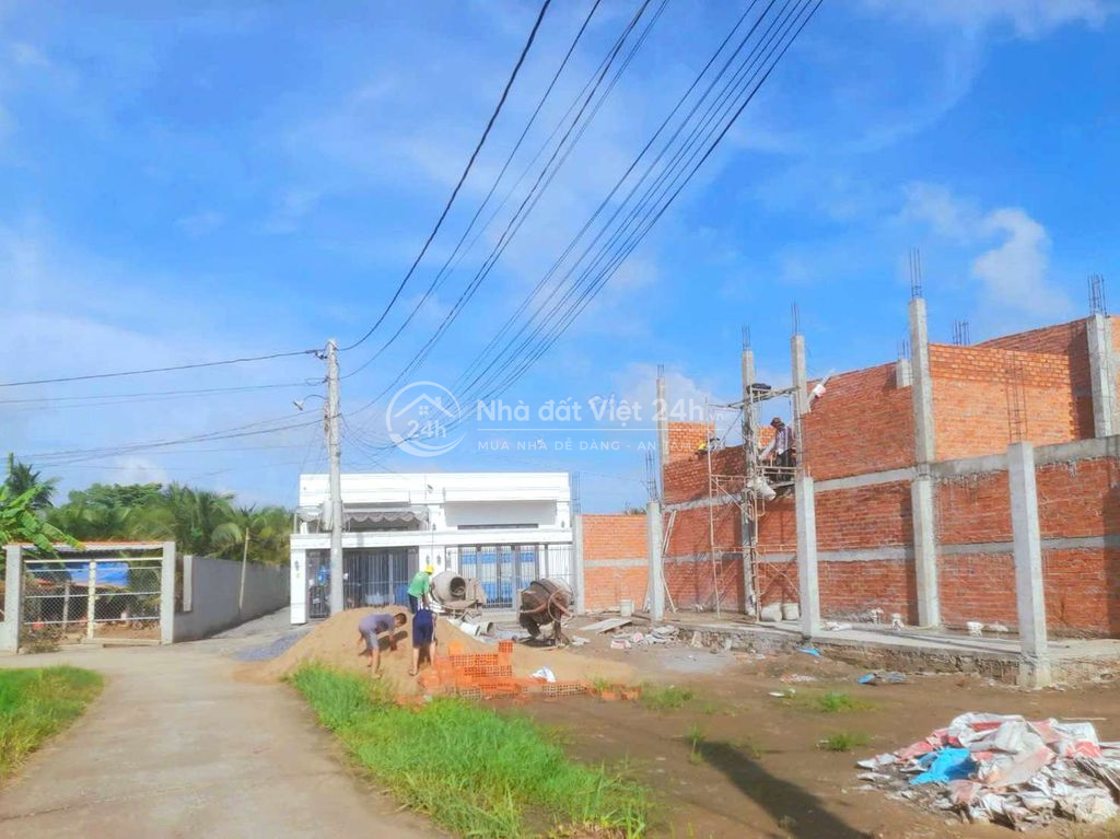Hàng Vip, 192m² đất thổ sát chợ Tân Trụ, chỉ 400tr