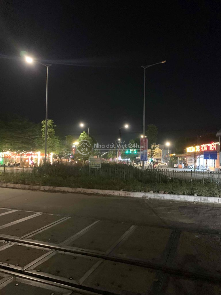 Gia đình đổi đất nên để lại cho anh chị cần ở lô đất 2 mặt tiền
