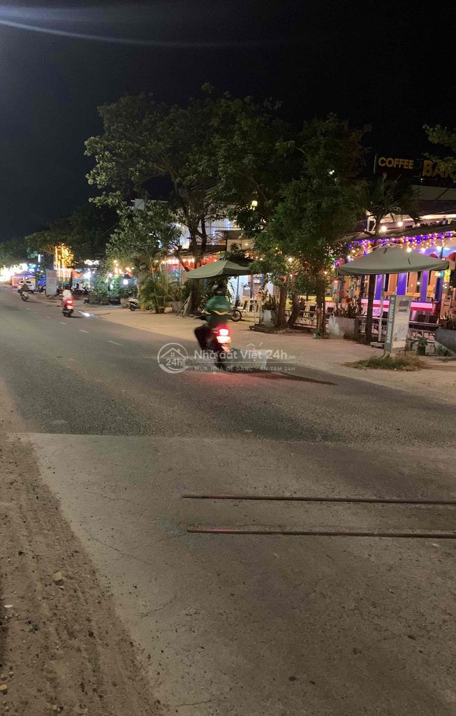 Gia đình đổi đất nên để lại cho anh chị cần ở lô đất 2 mặt tiền
