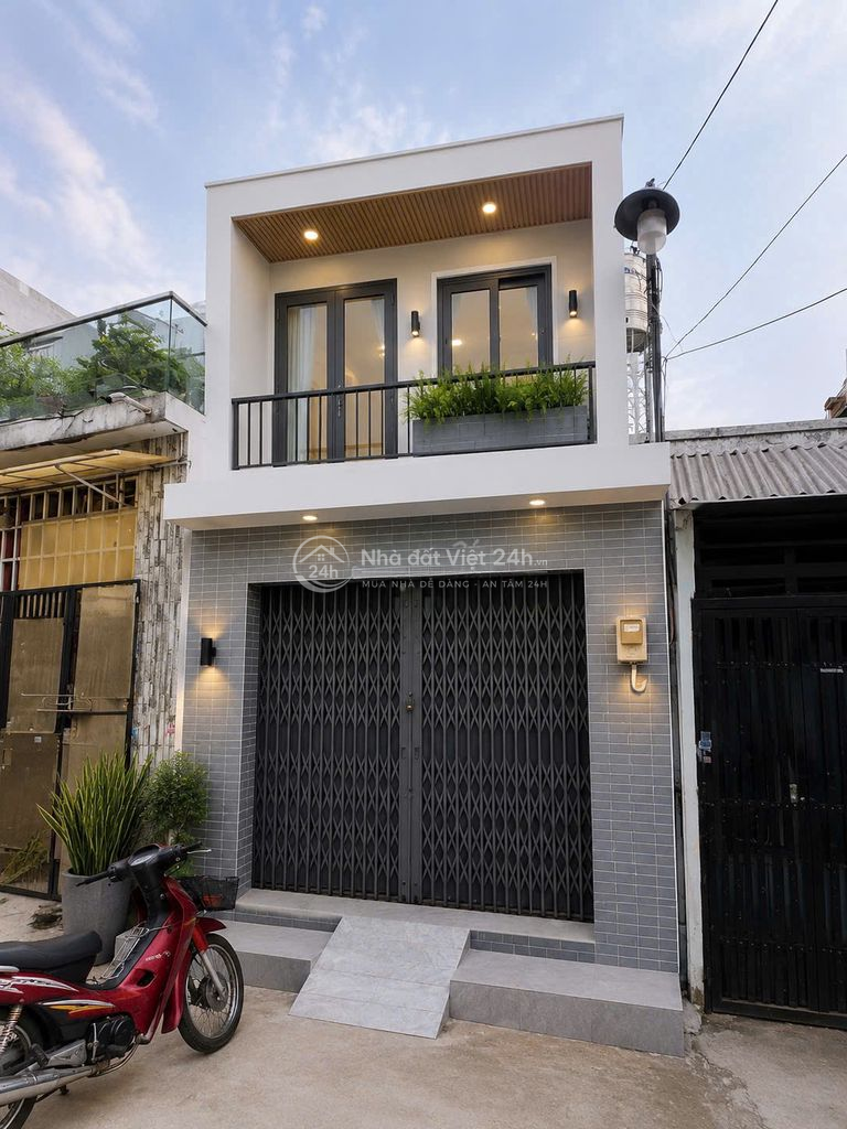 Cho thuê nhà Đường Tô Hiệu Đầm Sen Dt 4x20, 3PN, 2 toelt đường 8m
