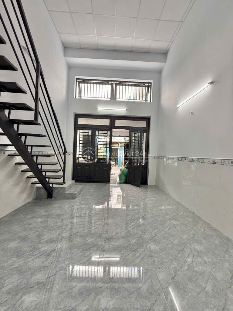 Cho thuê nhà Đường Tô Hiệu Đầm Sen Dt 4x20, 3PN, 2 toelt đường 8m