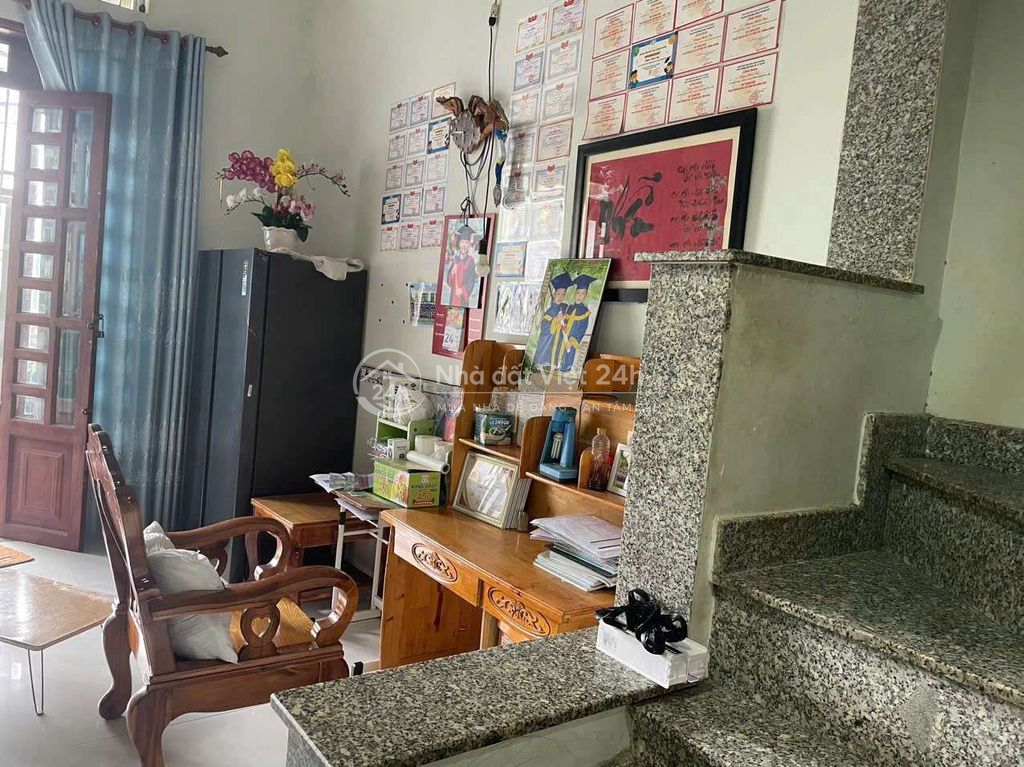 NHÀ 2 TẦNG HẺM XE HƠI SÁT VINHOMES