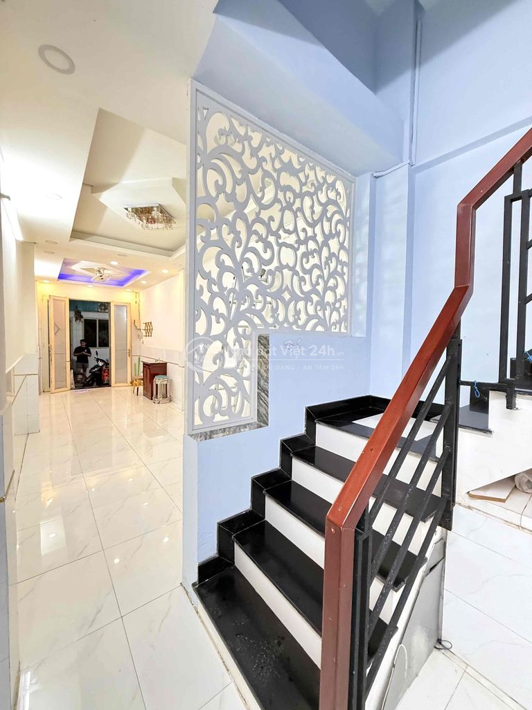 Cho thuê nhà 5 phòng ngủ ngay trung tâm Q1,5