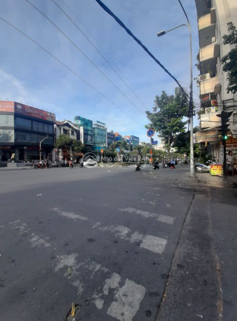 Căn góc 2MT Phan Xích Long, PN, Dt: 5x16m, Kc: 5 tầng TM, Gía: 90tr