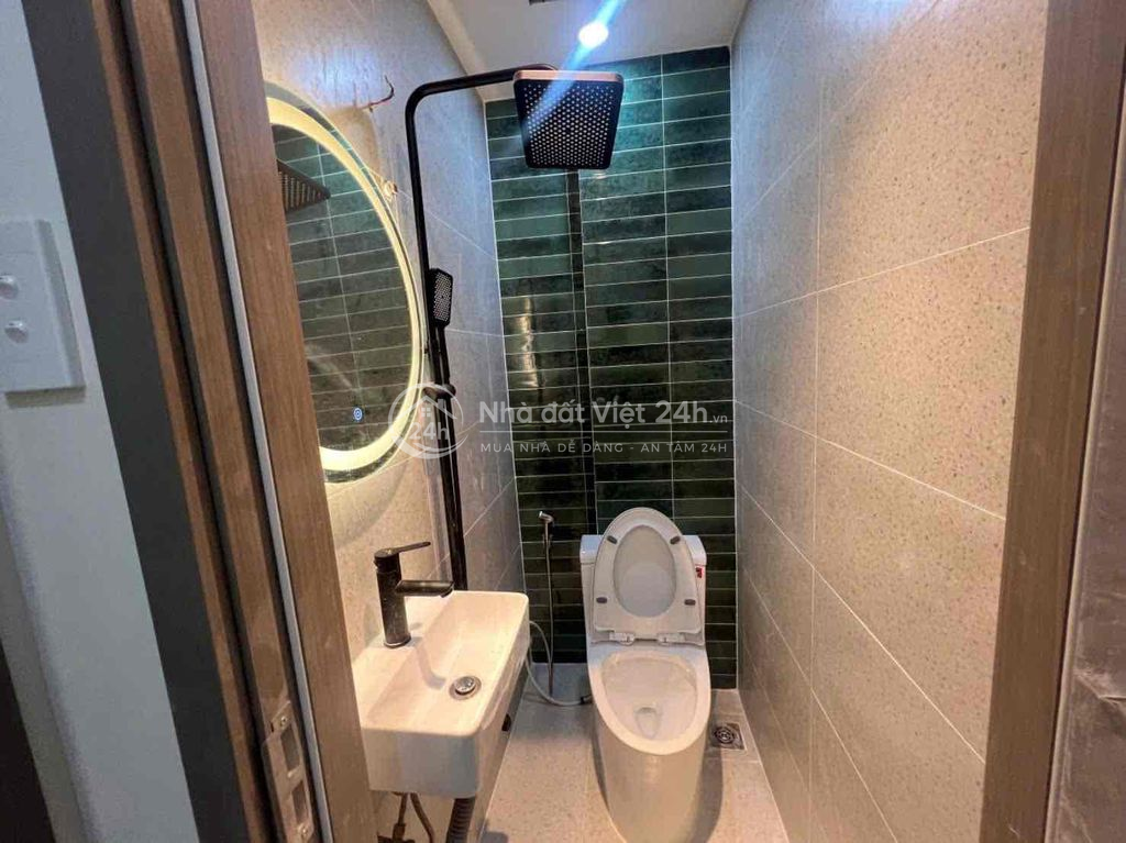 BÁN NHÀ MỚI ĐỐI NGAY NGAY CỔNG BV CHỢ RẪY