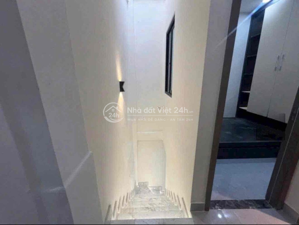 BÁN NHÀ MỚI ĐỐI NGAY NGAY CỔNG BV CHỢ RẪY