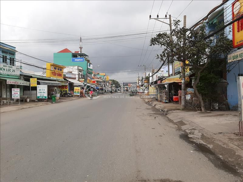 Bán dất MT đường Phan Văn Đối, gần 300m2, SHR, giá 14,8 tỷ, Hóc Môn.