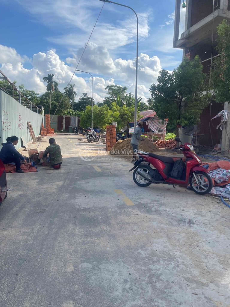 Bán 2 lô đất liền lề gần ngã tư ga , cách chợ Cầu Đồng 300m
