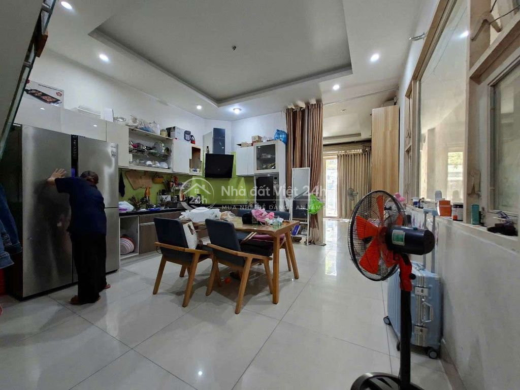Gấp bán nhà 4 Tầng 6,1×27 Đường ô tô 685/ Xô Viết Nghệ Tĩnh