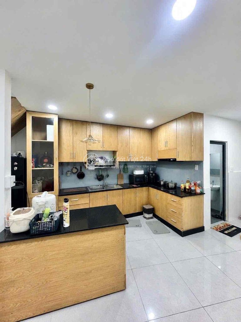 NHÀ ĐẸP 2 TẦNG - DT 5M x 16M NỞ HẬU 9M - XE HƠI NGỦ TRONG NHÀ - 1 CĂN