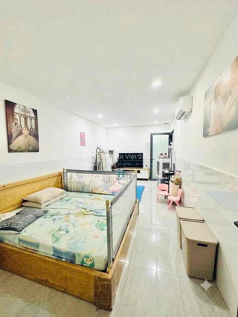 NHÀ ĐẸP 2 TẦNG - DT 5M x 16M NỞ HẬU 9M - XE HƠI NGỦ TRONG NHÀ - 1 CĂN